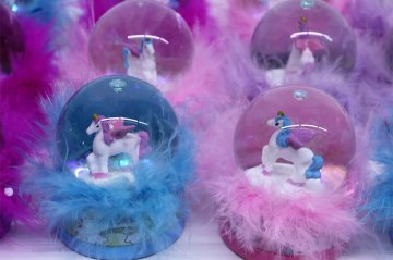 Mini Tüylü Unicorn Temalı Dekoratif Cam Kar Küresi