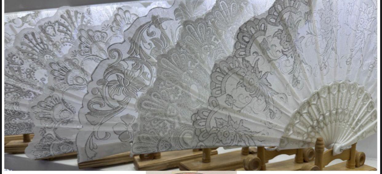 Plastik Çiçek Desenli Beyaz  Kumaş Yelpaze (12 Adet)