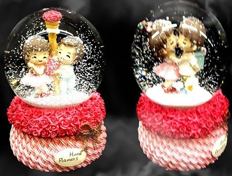 Romantik Aşıklar Temalı Cam Kar Küresi Müzik Kutusu