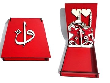 Ahşap Cami Tasarımlı Kırmızı Hediye Kutusu