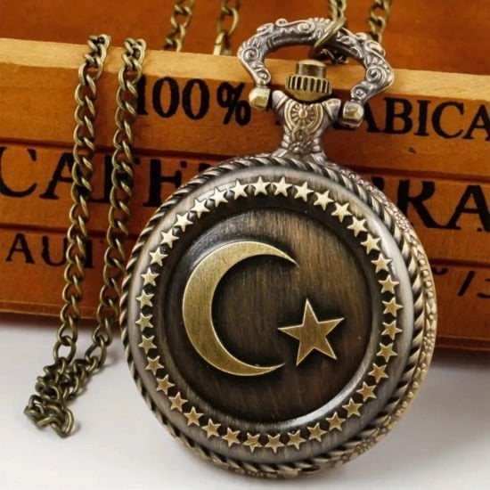 Antika Bayrak Kabartmalı Köstekli Cep Saati