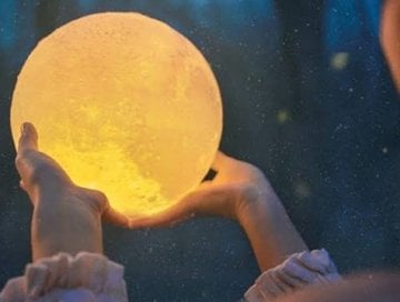 3D Ay Şeklinde Dekoratif Gece Lambası Masa Lambası