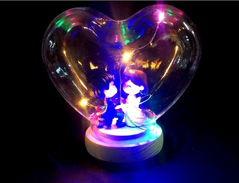 Renkli Işıklı Kalp Cam Fanus İçinde Sevgili Biblosu