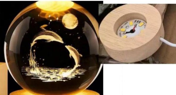 Dekoratif Ahşap Altlıklı Yunuslar Temalı Işıklı Cam Küre (8 cm)