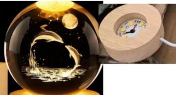 Dekoratif Ahşap Altlıklı Yunuslar Temalı Işıklı Cam Küre (8 cm)