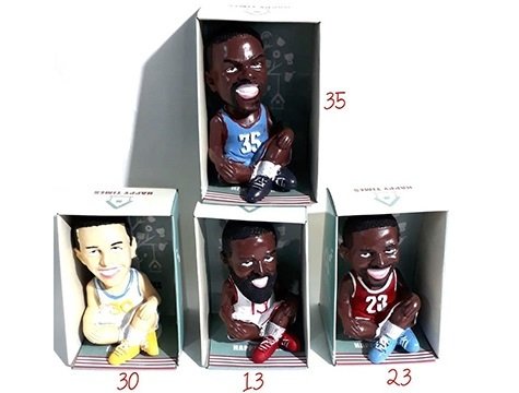 Dekoratif Polyester Oturan Basketbolcu Biblosu