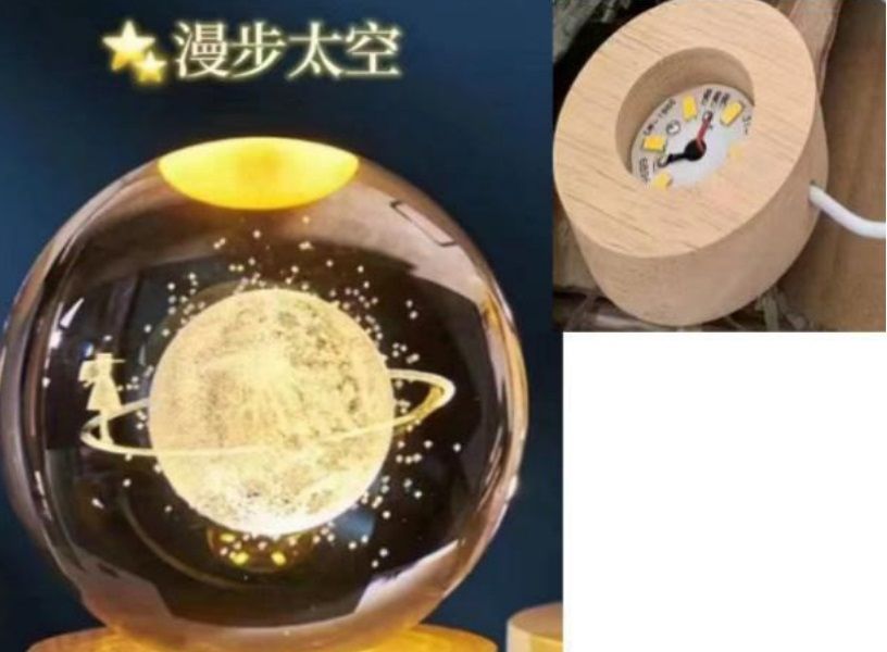Dekoratif Ahşap Altlıklı Satürn Kız Temalı Işıklı Cam Küre (8 cm)