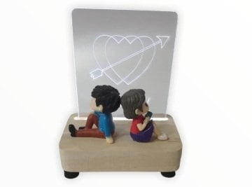 3D Kalp Önünde Oturan Sevgili Dekoratif Gece Lambası