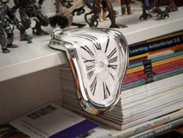 Dekoratif Eriyen Tasarımlı Saat Melting Clock