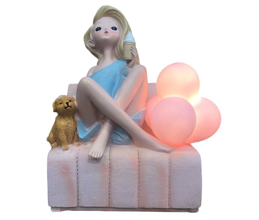 Polyester Koltuk Üstünde Işıklı Balonlu Kız Ve Köpek Biblosu