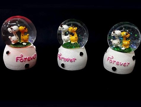 Mini Işıklı Dekoratif Zürafa Tasarımlı Cam Kar Küresi