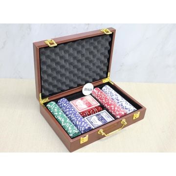 Deri Çantalı 200 Chip & 2 Adet İskambil Kağıdına Sahip Oyun Set