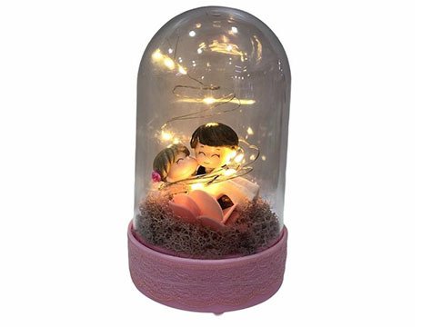 Fanus İçinde Led Işıklı Dekoratif Sevgili Biblo