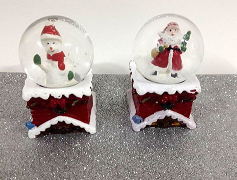 Baca Üstünde Cam Kar Küresi (Noel Baba & Karda Adam)