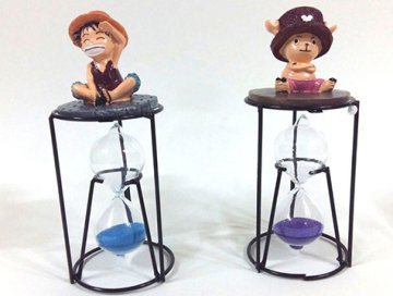 Kum Saati Üzerinde Oturan One Piece Biblo