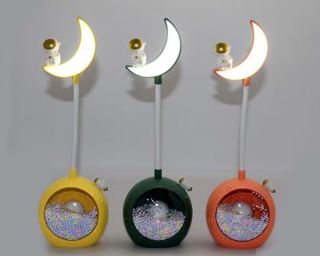 Usb Şarjlı Ay Üstünde Oturan Astronot Masa Lambası
