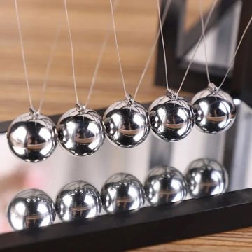 Aynalı Metal Gri Denge Topu Newton's Cradle Balans