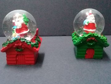 Ev Şeklinde Noel Baba Mini Cam Kar Küresi