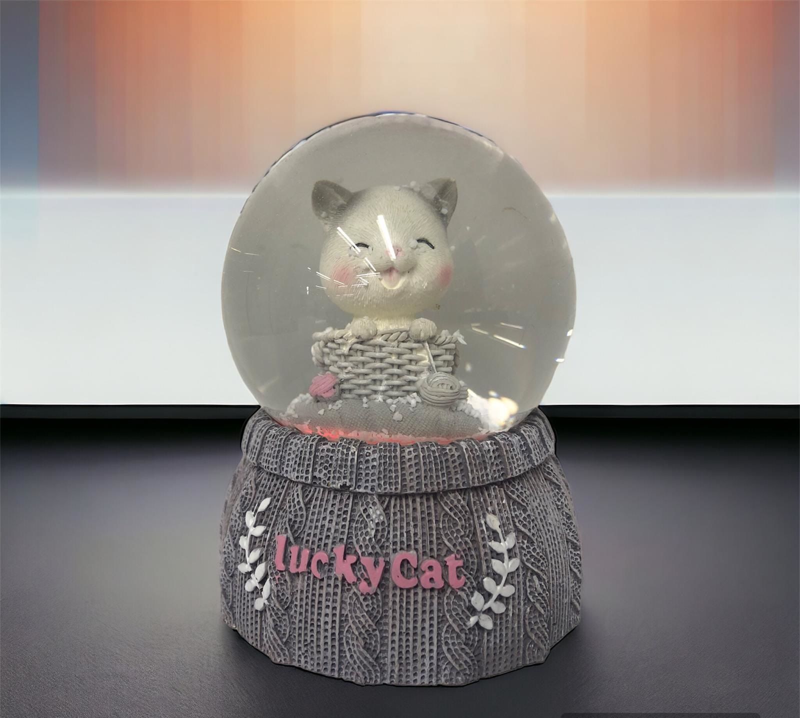 Mini Şanslı Kedi Tasarım Işıklı Cam Kar Küresi (9 cm x 6 cm)