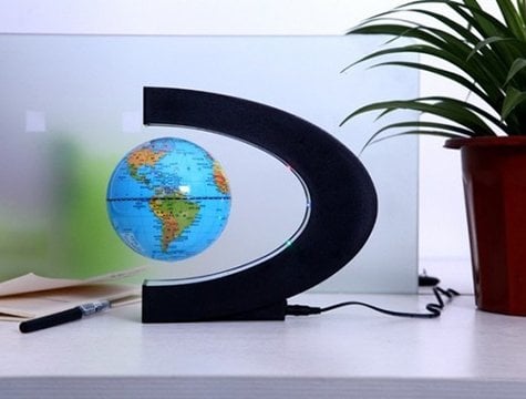 Elips Manyetik Işıklı Dönen Dünya
