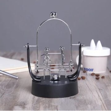 Sürekli Hareket Eden Sarkaç Salıncakta Sallanan Denge Topu