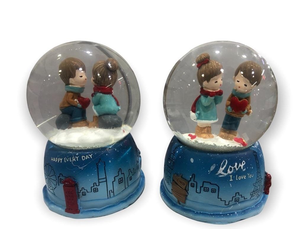 Romantik Aşıklar Temalı Işıklı Dekoratif Cam Kar Küresi