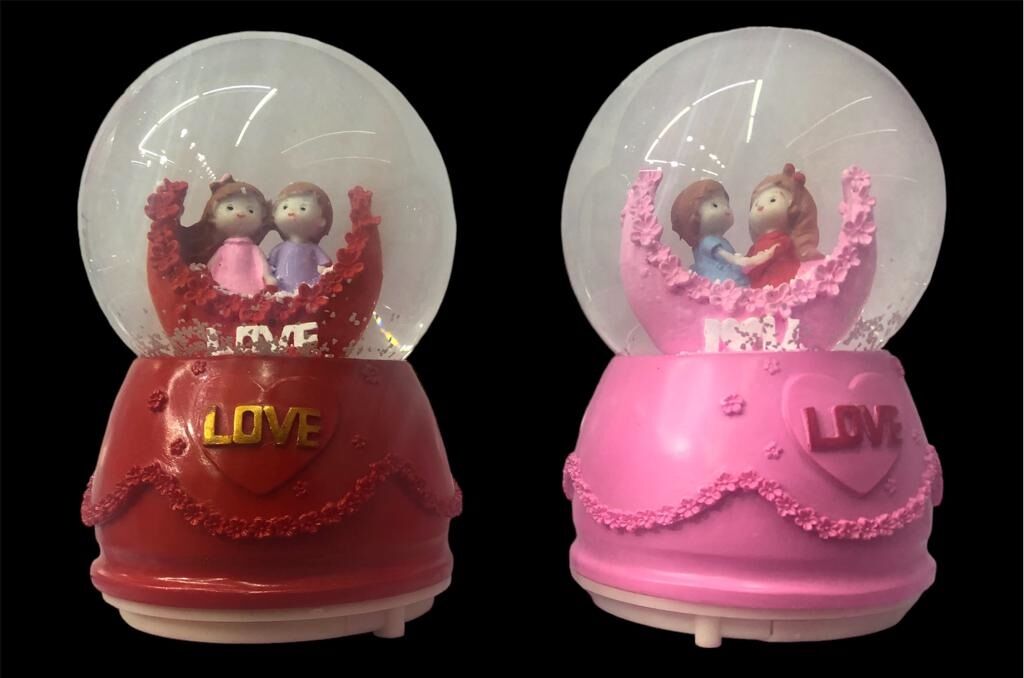 Romantik Aşıklar Temalı Müzikli Işıklı Cam Kar Küresi