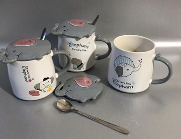 Fil Tasarımlı Kapaklı Kaşıklı Seramik Kupa Bardak