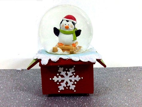 Yılbaşı Temalı Penguen Cam Kar Küresi Müzik Kutusu