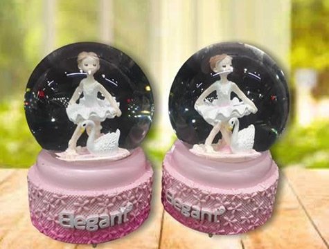 Işıklı Kuğu Gölü Balerin Temalı Müzikli Cam Kar Küresi