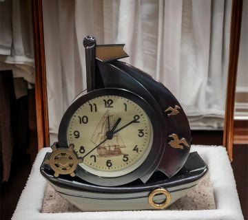 Dekoratif Yelkenli Tasarımlı Masa Saati