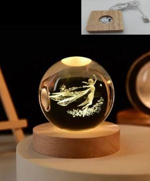 Dekoratif Ahşap Kare Altlıklı Melek Kız Işıklı Cam Küre (8 cm)