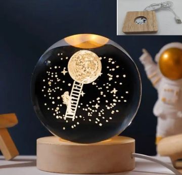 Dekoratif Ahşap Kare Altlıklı Merdivenli Astronot Işıklı Cam Küre (8 cm)