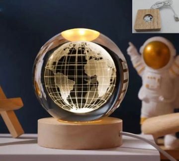 Dekoratif Ahşap Kare Altlıklı Dünya Işıklı Cam Küre (8 cm)