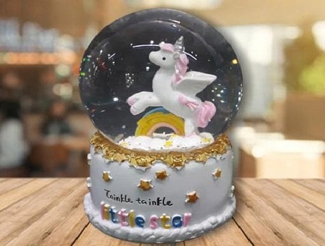 Dekoratif Işıklı Sevimli Pony Cam Kar Küresi Müzik Kutusu