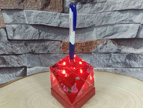Dekoratif Kalpli Işıklı Müzikli Kalemlik