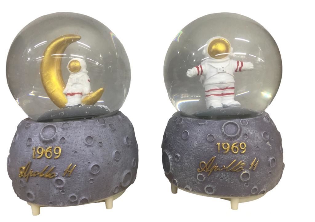 Işıklı Astronot Püskürtme Müzikli Cam Kar Küresi