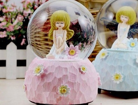 Kanatlı Sevimli Kız Temalı Kurmalı Kar Küresi Müzik Kutusu