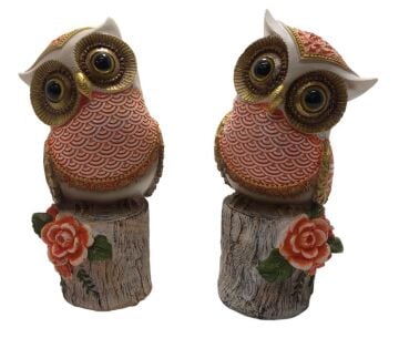 Dekoratif Polyester Kütük Üstünde Kırmızı Baykuş Biblosu (18 cm)