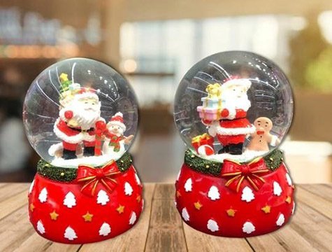 Yılbaşı Ağacı Süslü Işıklı Noel Baba Müzikli Cam Kar Küresi