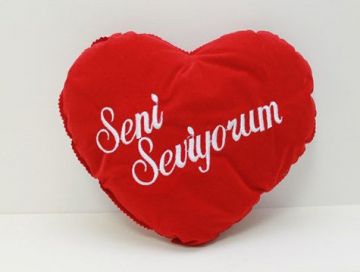 Seni Seviyorum Yazılı Kalp Yastık