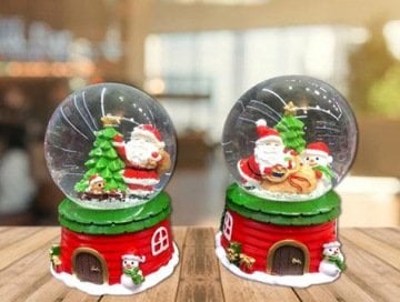 Kardan Adam & Noel Baba Evli Işıklı Müzikli Cam Kar Küresi