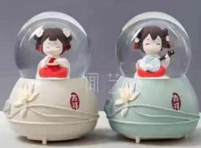 Geyşa Japon Kızı Temalı Işıklı Müzikli Cam Kar Küresi