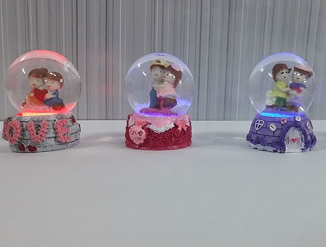 Renkli Işıklı Mini Cam Kar Küresi