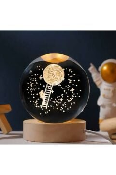 Dekoratif Merdivenli Astronot Tasarımlı Ahşap Altlıklı Işıklı Cam Küre (8 cm)