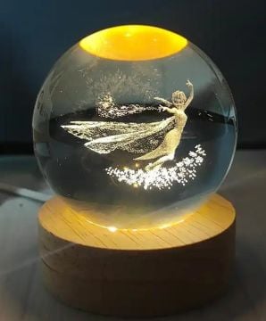 Dekoratif Melek Peri Kız Tasarımlı Ahşap Altlıklı Işıklı Cam Küre (8 cm)