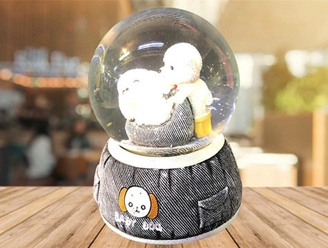 Işıklı Kar Püskürten Dekoratif Yavru Köpekler Müzikli Cam Kar Küresi