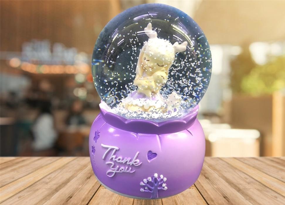 Uyuyan Güzel Kız Temalı Işıklı Müzikli Cam Kar Küresi