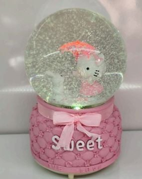 Pembe Kedi Ve Minik Tavşan Püskürtmeli Müzikli Cam Kar Küresi