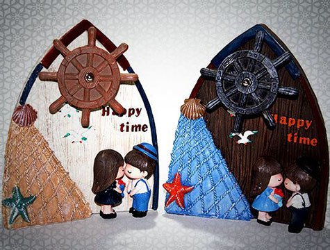 Yarım Kayık Önünde Romantik Sevgililer Kurmalı Müzik Kutusu